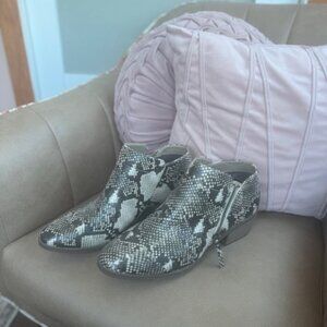 NWOB Snake Print Boots